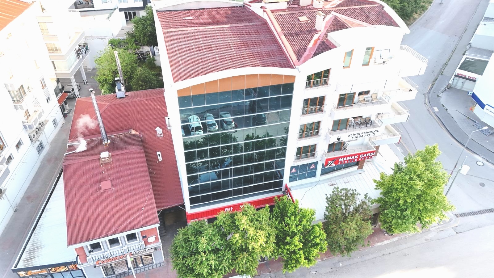 ANA CADDE ÜSTÜ MAMAK KAYMAKAMLIK VE BELEDİYE KARŞISI KİRALIK Fav