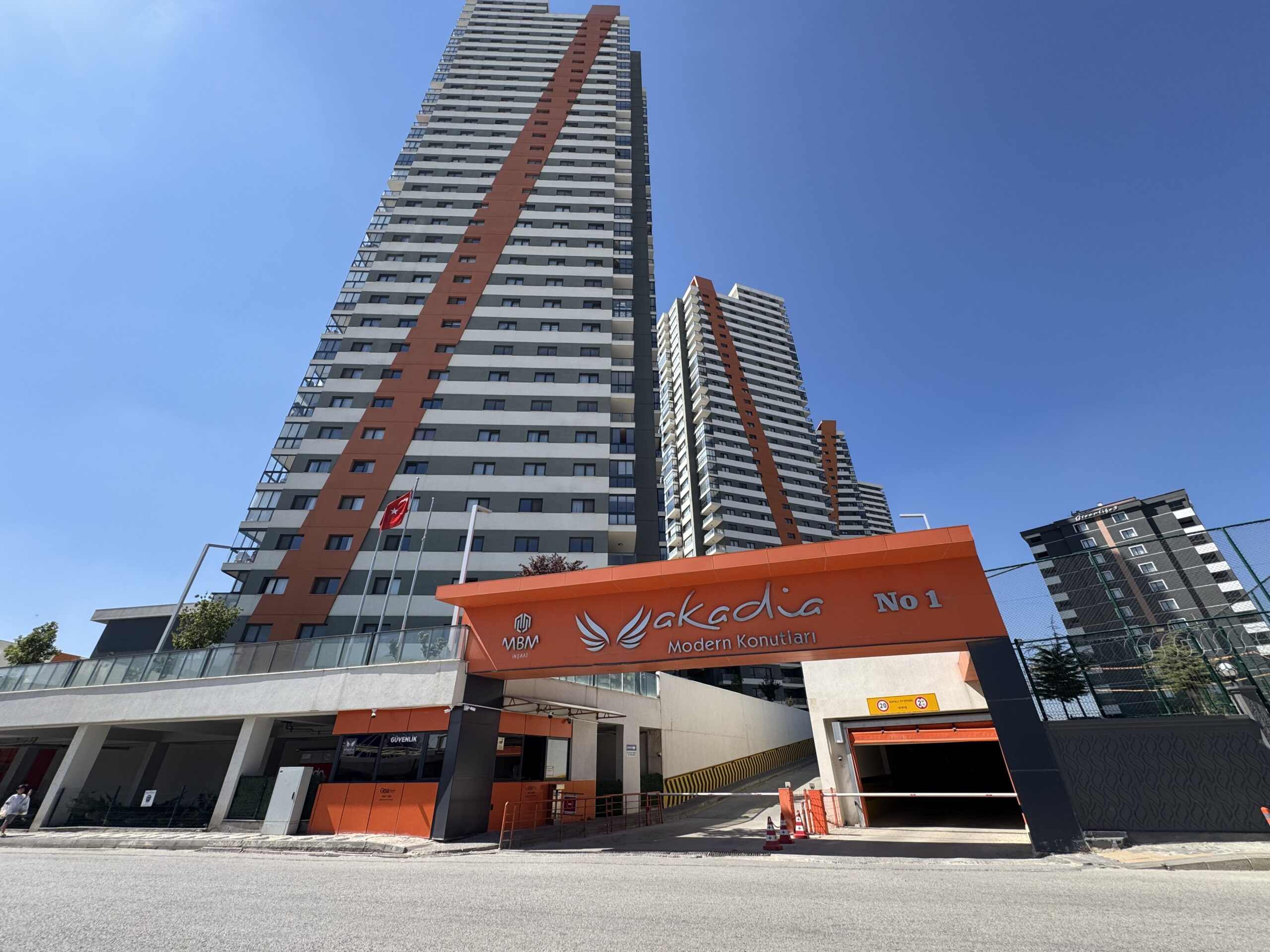 AKADIA SİTE AVM KARŞISI BÜYÜK 2,5+1 SATILIK FIRSAT